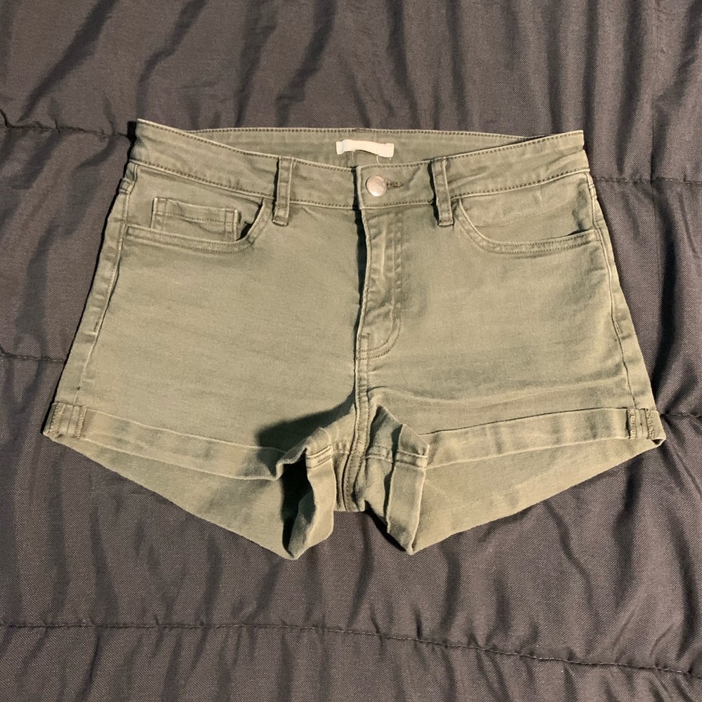H&M green shorts